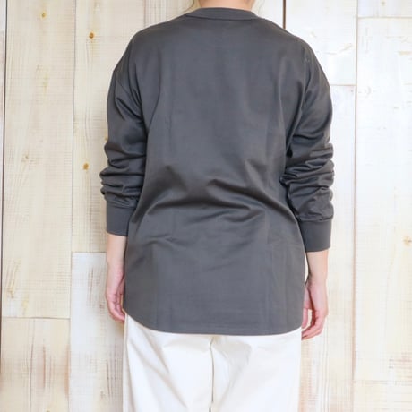 TRAVAIL MANUEL ミディ天竺バックラウンド長袖Tシャツ