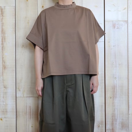 universal tissu モックネックTシャツ