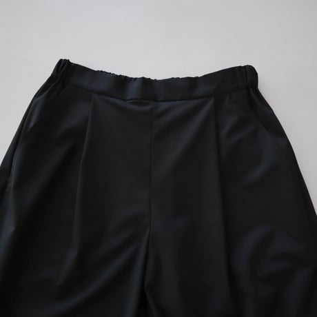 utilite タックワイドパンツ