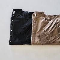 PARIS DE AOUNE ナチュラルタイプライター　バンドカラーシャーリングスリーブブラウス