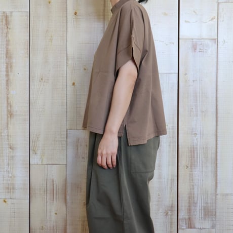 universal tissu モックネックTシャツ