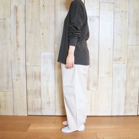 TRAVAIL MANUEL ミディ天竺バックラウンド長袖Tシャツ