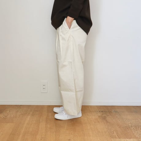 TRAVAIL MANUEL コンパクトチノツータックワイドパンツ