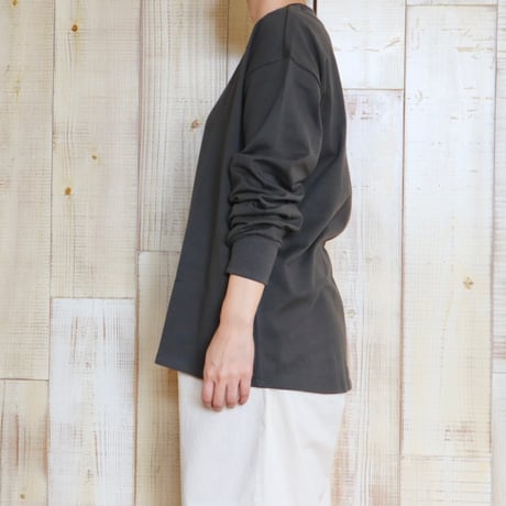 TRAVAIL MANUEL ミディ天竺バックラウンド長袖Tシャツ