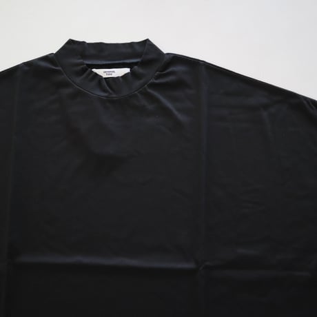universal tissu モックネックTシャツ