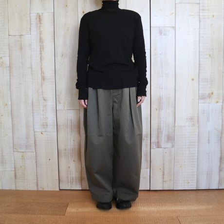 TISSU シアーハイツイストフライス タートルネックプルオーバー