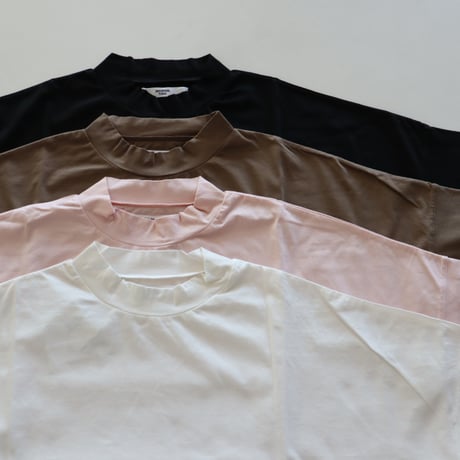 universal tissu モックネックTシャツ