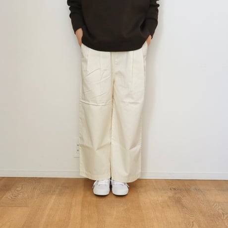 TRAVAIL MANUEL コンパクトチノツータックワイドパンツ