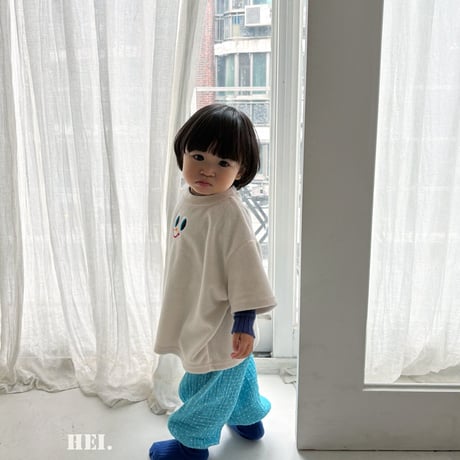 hei/16. Peekaboo T-shirt XS-XL