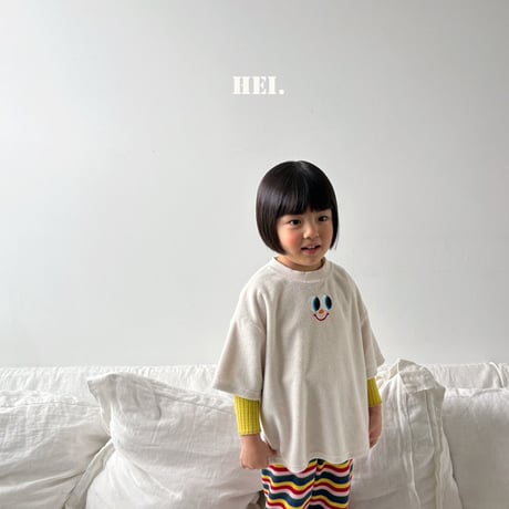 hei/16. Peekaboo T-shirt XS-XL