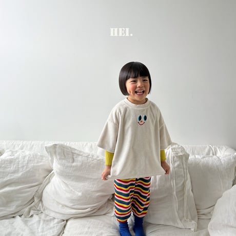 hei/16. Peekaboo T-shirt XS-XL