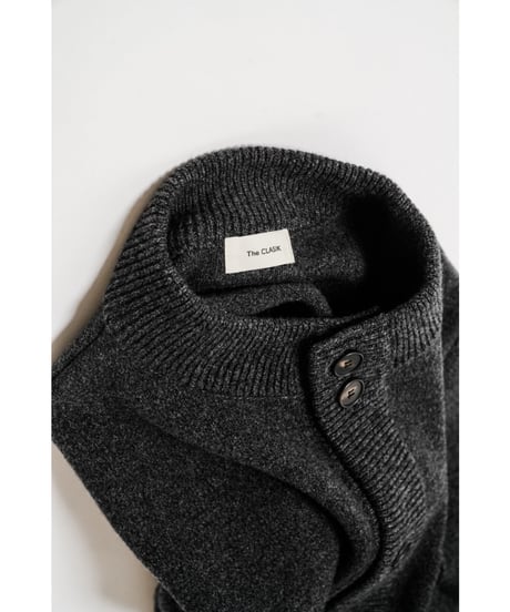 The CLASIK CREW NECK CARDIGAN