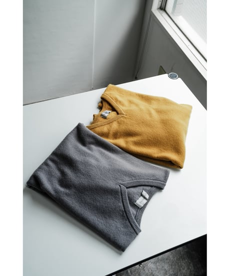 ENCOMING KNITTED V NECK JUMPER