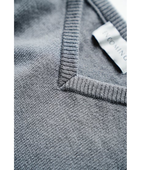 ENCOMING KNITTED V NECK JUMPER