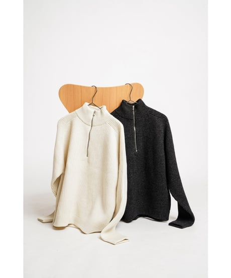 The CLASIK HARF ZIP RIB JUMPER LAMS WOOL
