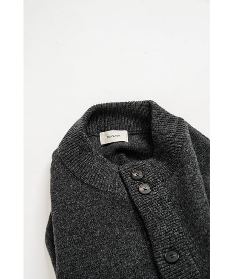 The CLASIK CREW NECK CARDIGAN