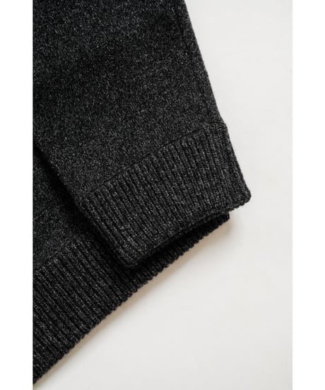 The CLASIK CREW NECK CARDIGAN