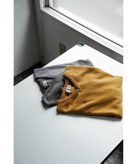ENCOMING KNITTED V NECK JUMPER