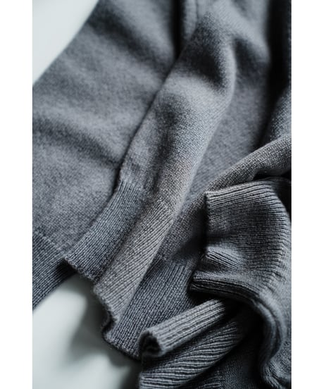 ENCOMING KNITTED V NECK JUMPER