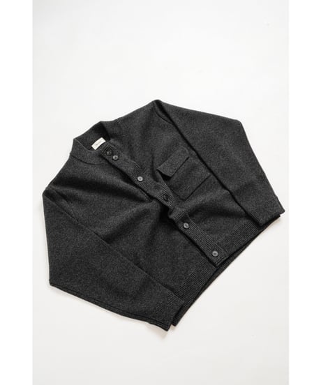 The CLASIK CREW NECK CARDIGAN