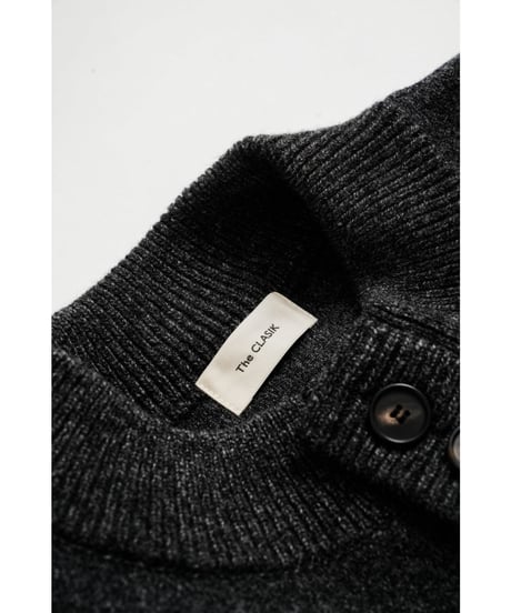 The CLASIK CREW NECK CARDIGAN