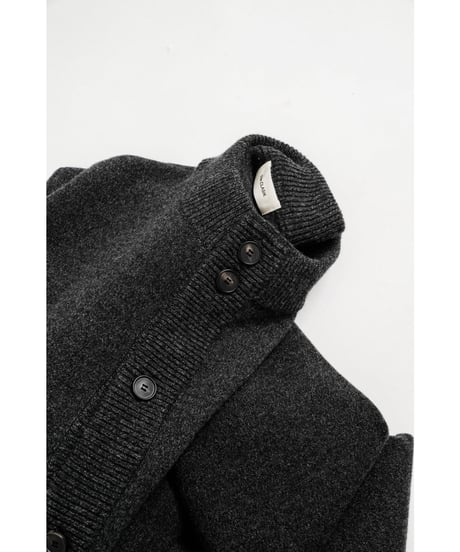 The CLASIK CREW NECK CARDIGAN