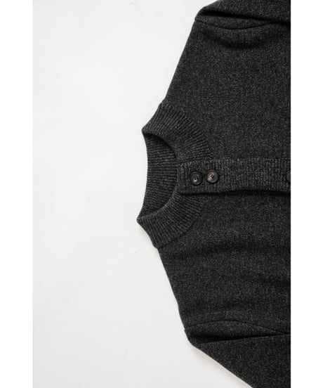 The CLASIK CREW NECK CARDIGAN
