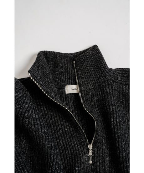The CLASIK HARF ZIP RIB JUMPER LAMS WOOL