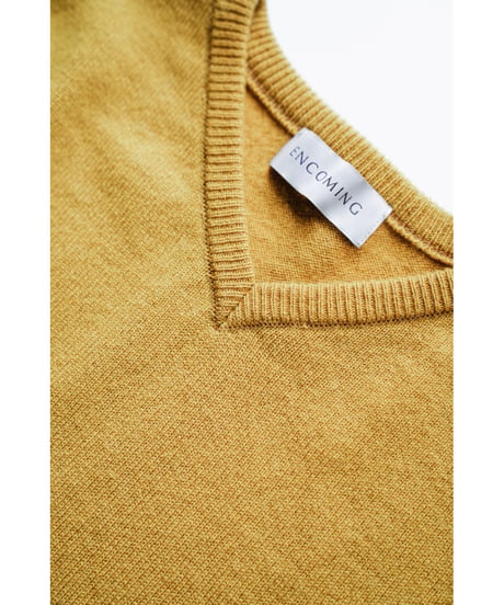 ENCOMING KNITTED V NECK JUMPER