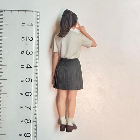 1/18 女子高生　フィギュア　ピース　完成品　リアルフィギュア　３Dフィギュア　ミニチュアイメージ　ミニカーに