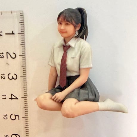 1/18 フィギュア　女子高生　お姉さん座り　ドールハウスに　ミニチュア　リアルフィギュア　３Dフィギュア