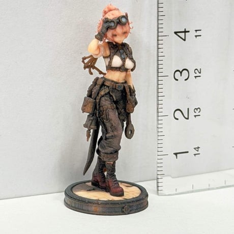 1/35 異世界の女の子　フィギュア　完成品　ミニチュア　ミニチュアイメージ　リアルフィギュア　ミニカーに　ジオラマ