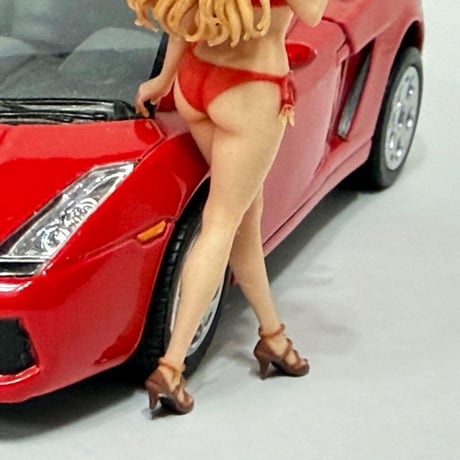 1/32 フィギュア　水着赤　8004-01 ミニカーに　1/64より大　ミニチュアイメージ　リアルフィギュア　完成品