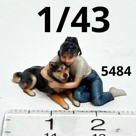 1/43 お姉さんとぽん太　犬　フィギュア　ミニチュア　ミニカーに　ジオラマに　完成品