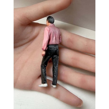 1/24 おじいさん　フィギュア ジオラマ ミニカーに　ドールハウスに　リアルフィギュア　ミニチュアイメージ　完成品