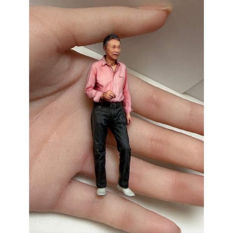 1/24 おじいさん　フィギュア ジオラマ ミニカーに　ドールハウスに　リアルフィギュア　ミニチュアイメージ　完成品