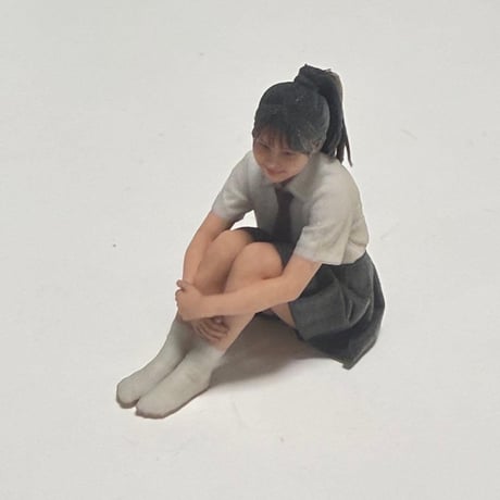 1/24 3996 フィギュア　女子高生　体育座り　ミニチュア　ミニカーに