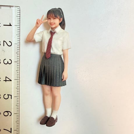 1/24 フィギュア　女子高生　ピース　完成品　ミニカーに　リアルフィギュア　３Dフィギュア　ミニチュア