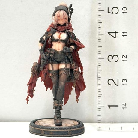 1/32 異世界の女の子　赤マント　フィギュア　ミニチュア　美少女フィギュア　完成品　ミニカーに　ジオラマ