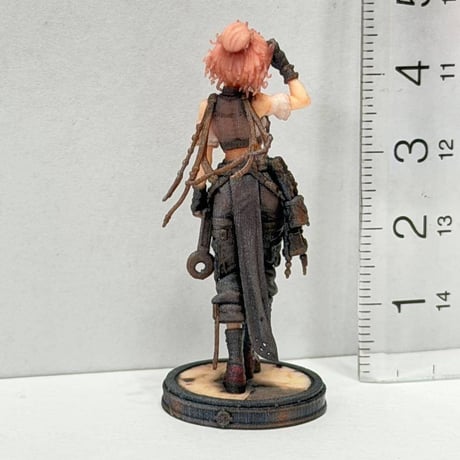 1/35 異世界の女の子　フィギュア　完成品　ミニチュア　ミニチュアイメージ　リアルフィギュア　ミニカーに　ジオラマ