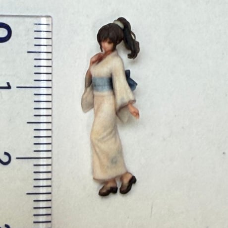1/64 フィギュア　浴衣　着物　トミカに　ミニカーに　ジオラマ