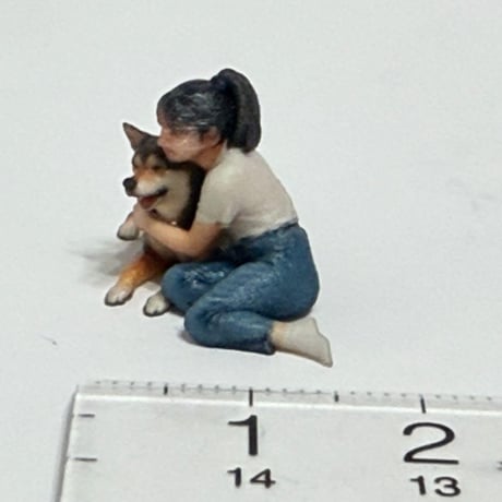 1/43 お姉さんとぽん太　犬　フィギュア　ミニチュア　ミニカーに　ジオラマに　完成品