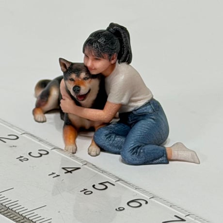 1/24 お姉さんとぽん太　フィギュア　犬　ミニチュア　リアルフィギュア　完成品　ミニチュア　ジオラマに　ミニカーに　ドールハウスに　　5484