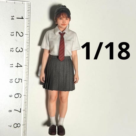 1/18 フィギュア　女子高生　直立　完成品　ミニカーに　リアルフィギュア　ミニチュアイメージ　３Dフィギュア