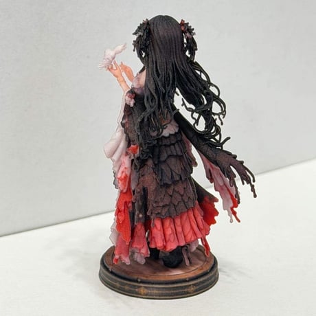 1/32 フィギュア 異世界の女の子 鳩　完成品 ミニチュア　1/64より大 リアルフィギュア　ミニチュアイメージ