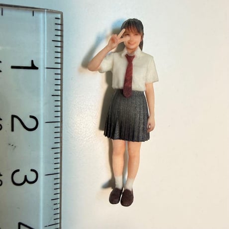 1/43 フィギュア　女子高生　完成品　ミニチュア　ミニカーに　リアルフィギュア　ミニチュアイメージ