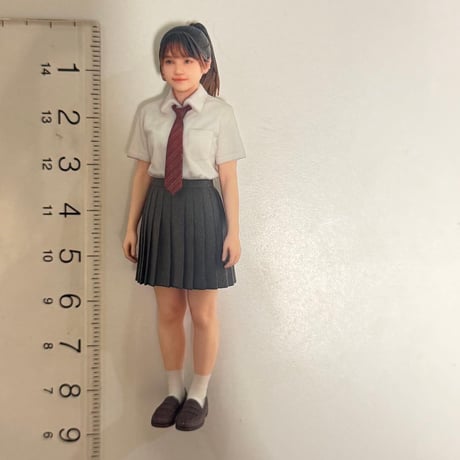 1/18 フィギュア　女子高生　直立　完成品　ミニカーに　リアルフィギュア　ミニチュアイメージ　３Dフィギュア