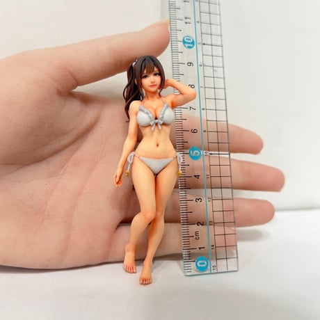 1/18 8001-04 フィギュア　水着　完成品　ミニカーに　1/64より大 リアルフィギュア