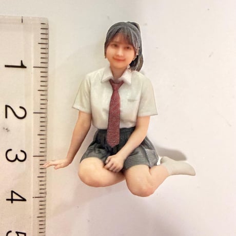 1/24 フィギュア　女子高生　お姉さん座り　完成品　リアルフィギュア　ミニチュアイメージ　３Dフィギュア　ミニチュア