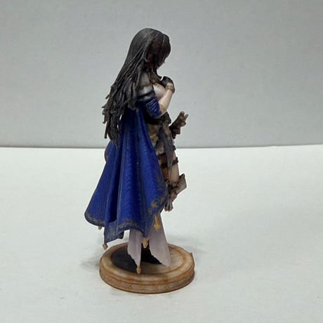 1/32 フィギュア ジオラマ　完成品　異世界の女の子　青マント　ジオラマに　ミニカーに　３Dフィギュア　リアルフィギュア